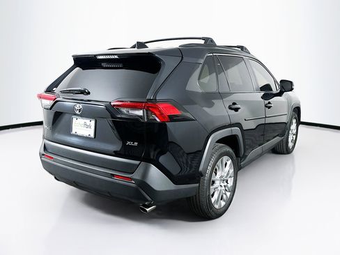 Used 2019 Toyota RAV4 XLE Premium image 9
