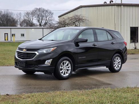 Used 2018 Chevrolet Equinox LS image 2