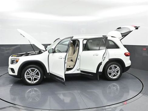 Used 2023 Mercedes-Benz GLB 250 image 44