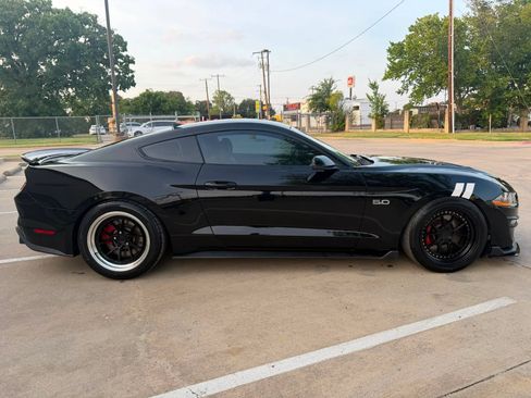 Used 2019 Ford Mustang GT Premium w/ GT Performance Package RWD image 9