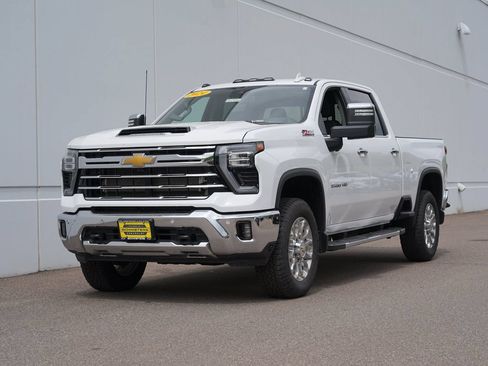 Used 2024 Chevrolet Silverado 3500 LTZ w/ LTZ Plus Package AWD/4WD image 7