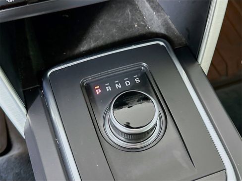 Used 2018 Land Rover Discovery Sport SE image 22