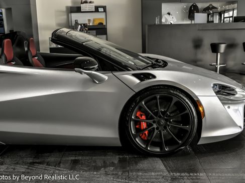 Used 2025 McLaren Artura Base image 7