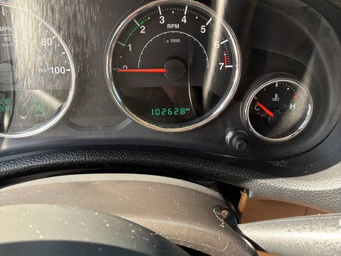 Used 2015 Jeep Wrangler Unlimited Sahara w/ Connectivity Group AWD/4WD image 10