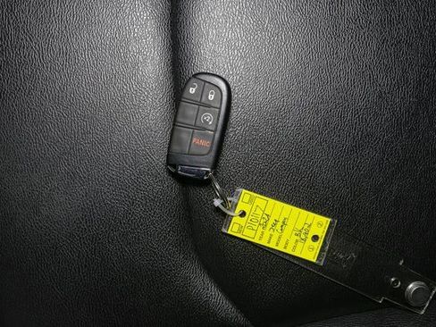 Used 2024 Jeep Compass Limited image 39