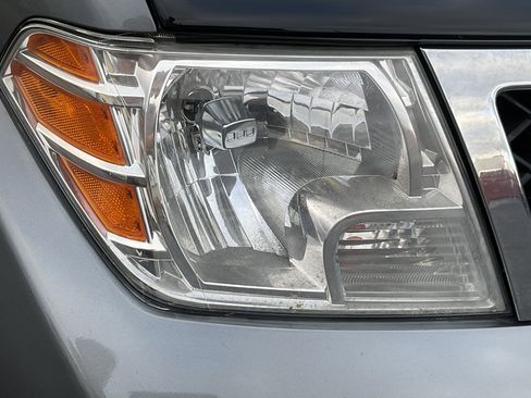 Used 2018 Nissan Frontier PRO-4X image 12