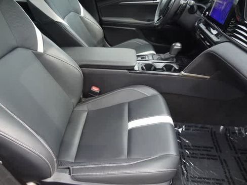 Used 2025 Toyota Camry SE FWD image 13