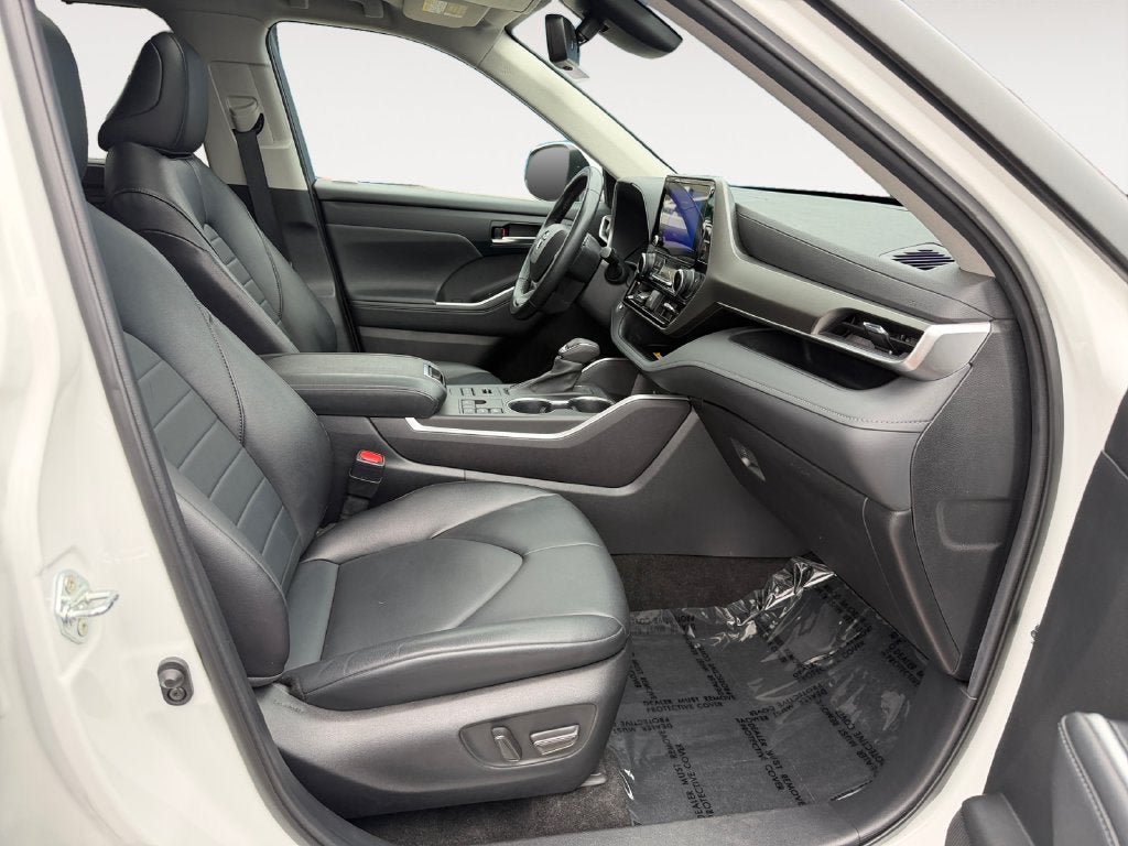 Used 2023 Toyota Highlander XLE AWD/4WD image 24
