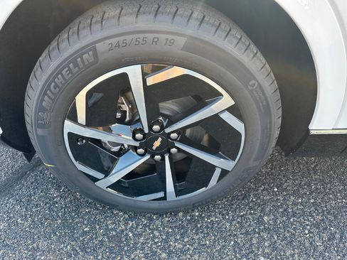 New 2025 Chevrolet Equinox EV LT image 11