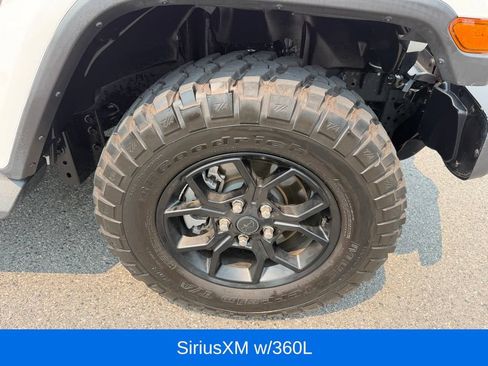 Certified 2025 Jeep Gladiator Mojave AWD/4WD image 17