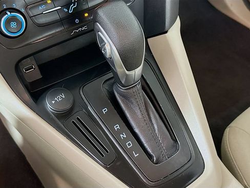 Used 2018 Ford Focus SE FWD image 18