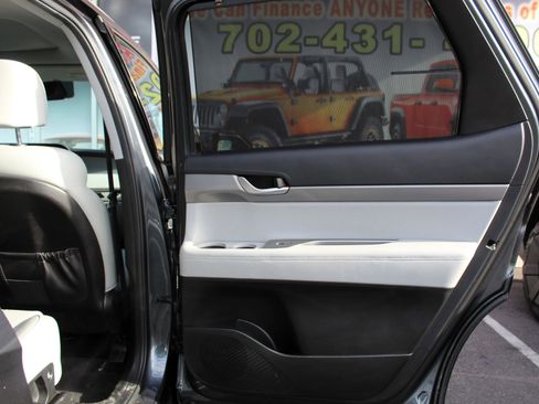 Used 2020 Hyundai Palisade SEL w/ Premium Package image 18