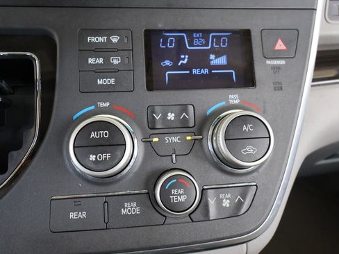 Used 2015 Toyota Sienna XLE image 50