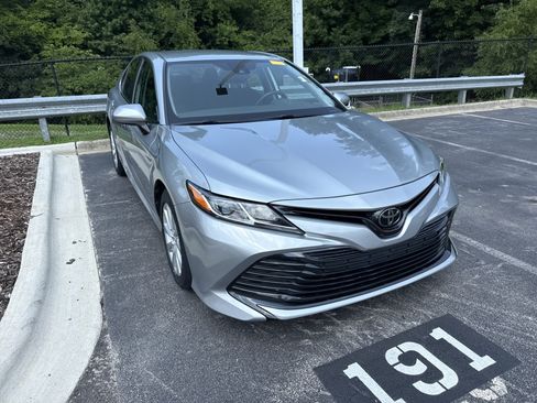 Used 2020 Toyota Camry LE FWD image 38