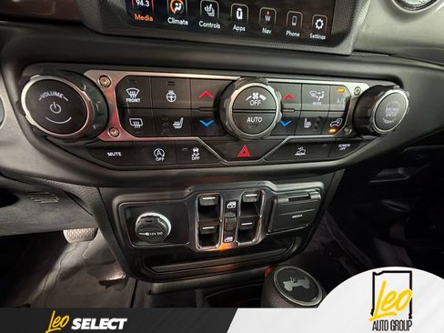 Used 2021 Jeep Wrangler Unlimited Sahara AWD/4WD image 20