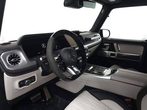 Used 2025 Mercedes-Benz G 63 AMG 4MATIC image 9