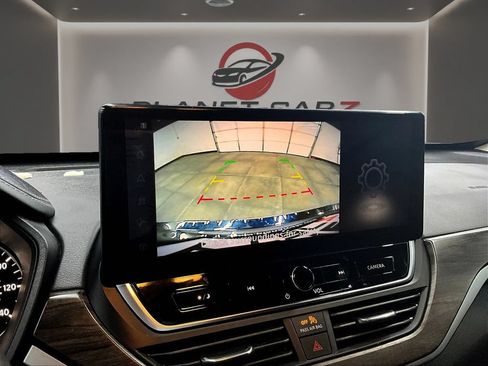Used 2023 Nissan Altima 2.5 SV w/ SV Premium Package FWD image 16