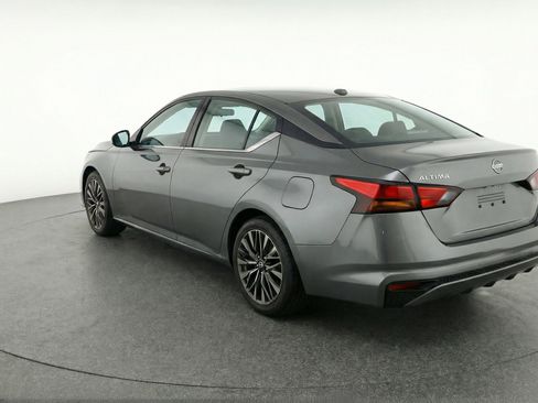 Used 2025 Nissan Altima 2.5 SV FWD image 6