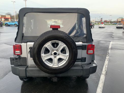 Used 2015 Jeep Wrangler Unlimited Sport image 5