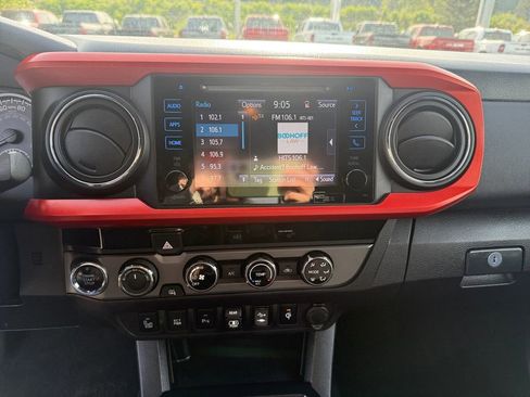 Used 2018 Toyota Tacoma TRD Off-Road w/ Technology Package AWD/4WD image 22
