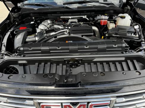 Used 2025 GMC Sierra 2500 AT4 image 35