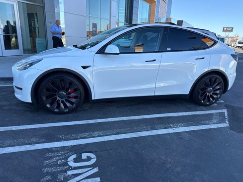 Used 2022 Tesla Model Y Performance AWD/4WD image 10