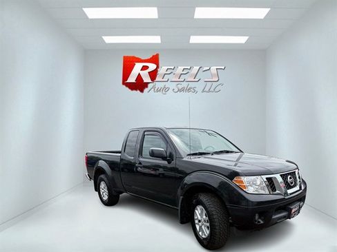 Used 2014 Nissan Frontier SV w/ SV Value Truck Package AWD/4WD image 3