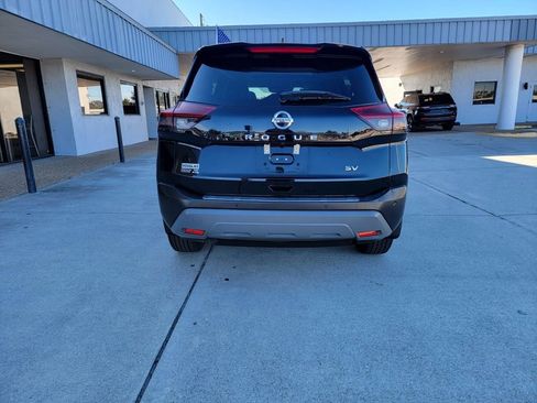 Used 2021 Nissan Rogue SV w/ Premium Package image 4