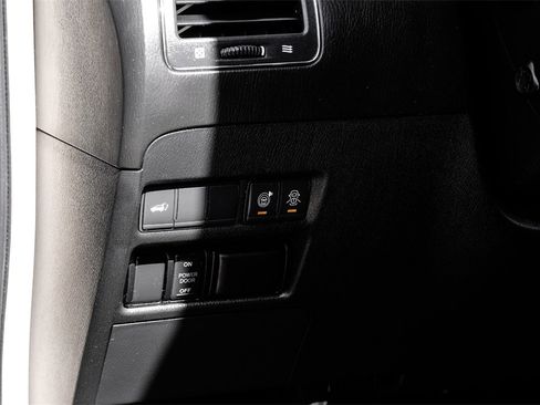 Used 2020 Nissan Armada SL w/ Premium Package image 33