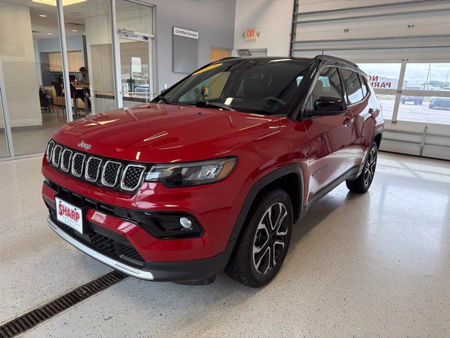 Used 2023 Jeep Compass Limited w/ Sun and Sound Group AWD/4WD image 4