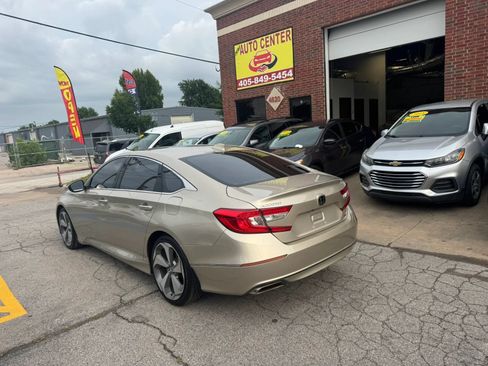 Used 2018 Honda Accord Touring image 3