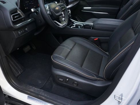 Certified 2025 Chevrolet Traverse High Country image 29