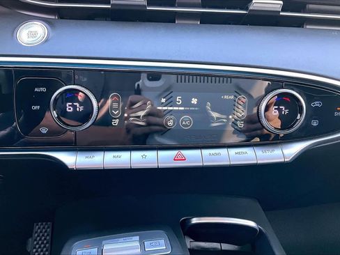 Used 2025 Genesis GV70 2.5T w/ Advanced Package image 33