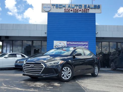 Used 2017 Hyundai Elantra SE image 2