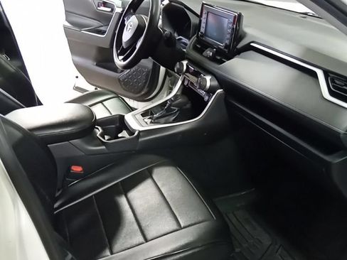 Used 2021 Toyota RAV4 XLE AWD/4WD image 11