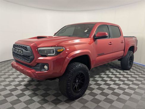 Used 2016 Toyota Tacoma TRD Sport w/ Towing Package RWD image 2