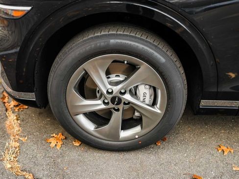 New 2026 Genesis GV70 2.5T image 8