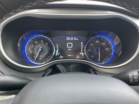 Used 2024 Chrysler Pacifica Touring-L image 30