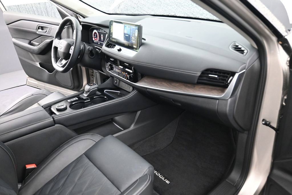 Certified 2026 Nissan Rogue Platinum w/ Platinum Premium Package AWD/4WD image 27