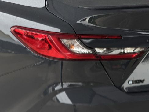 Used 2025 Toyota Camry SE FWD image 10