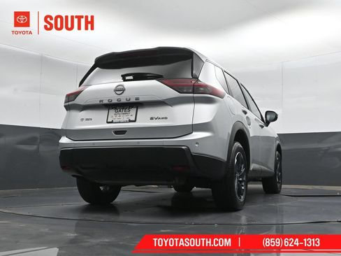 Used 2024 Nissan Rogue SV AWD/4WD image 36