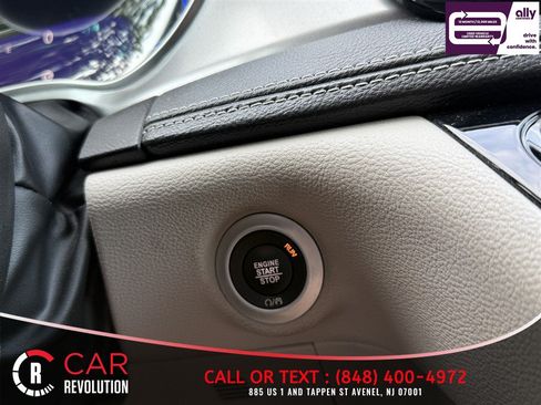 Used 2024 Chrysler Pacifica Limited FWD image 18