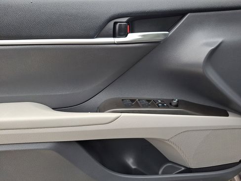 Used 2023 Toyota Camry SE w/ Cold Weather Package image 12