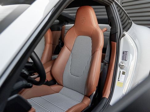 Certified 2023 Porsche 911 Sport Classic RWD image 5