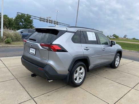 Used 2020 Toyota RAV4 XLE w/ Convenience Package AWD/4WD image 9