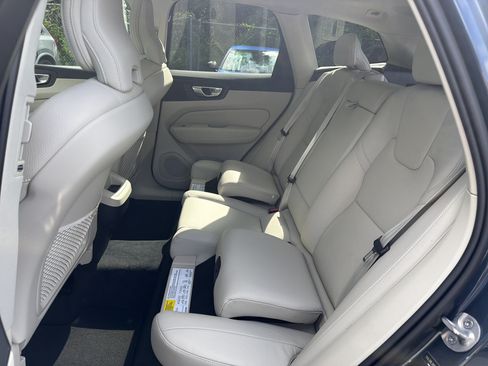 Certified 2024 Volvo XC60 B5 Plus AWD/4WD image 32
