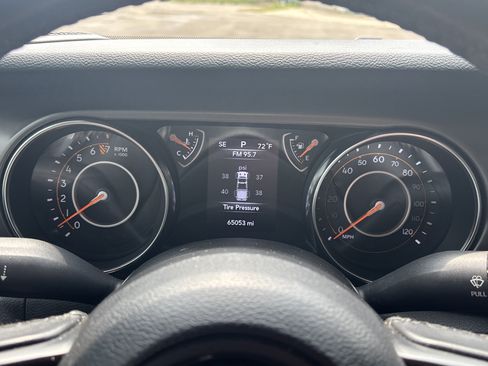 Used 2022 Jeep Gladiator Sport AWD/4WD image 29