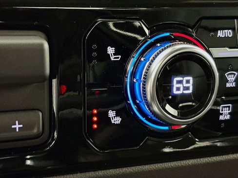 Used 2023 GMC Sierra 1500 Elevation image 24