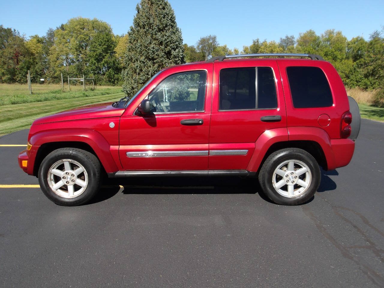 Used 2005 Jeep Liberty Limited AWD/4WD image 9