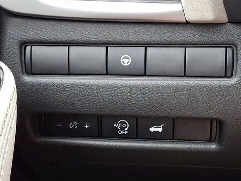 Used 2024 Nissan Rogue SV w/ SV Premium Package image 30